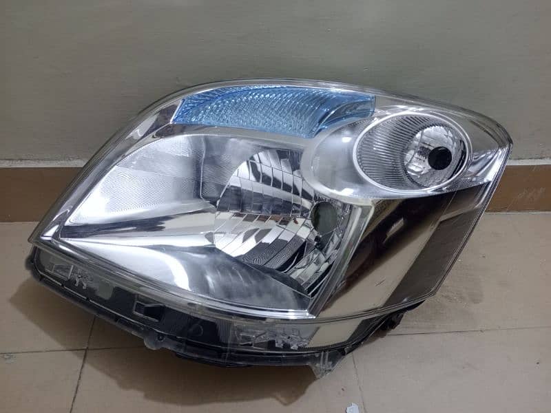 Left head light of WagonR 0