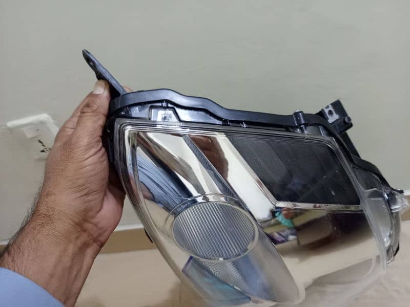 Left head light of WagonR 5