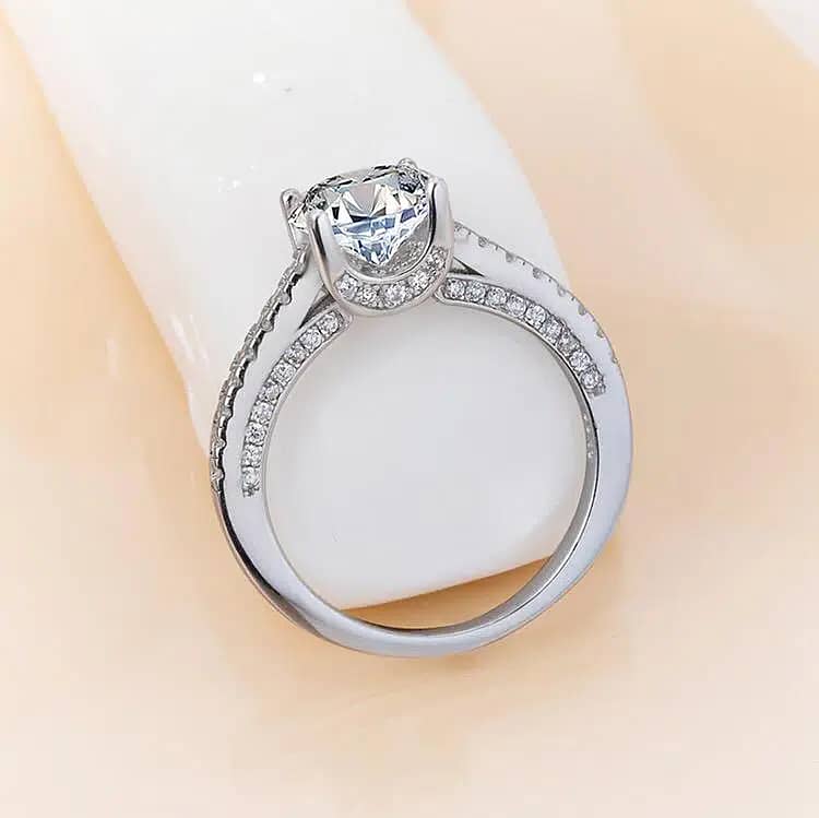 Round Cut Enagement/Wedding Diamond Ring 1