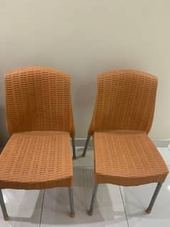 2 chairs and a table for sale