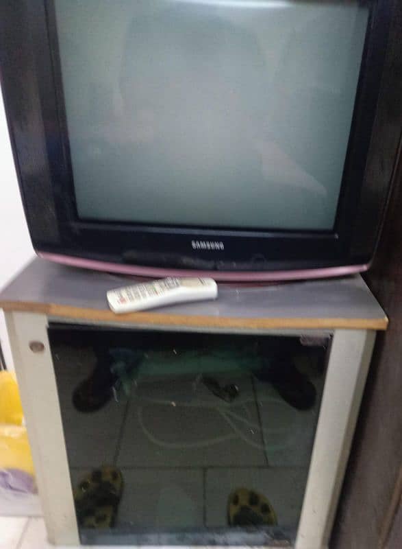 21 inch Samsung with trolley 0