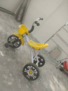 Three wheeler cycle available