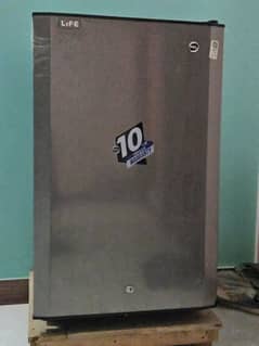 Mini refrigerator