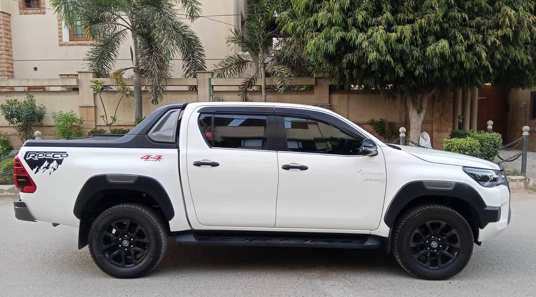 Toyota Hilux 2023 Rocco 1