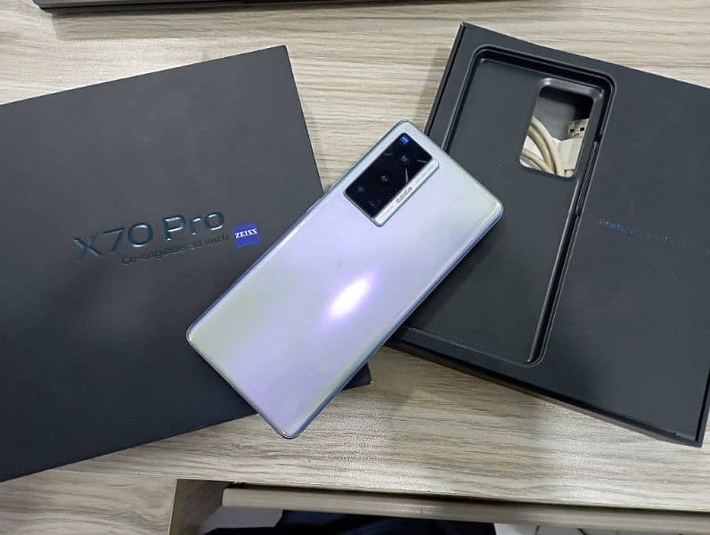 Vivo X70 Pro 0