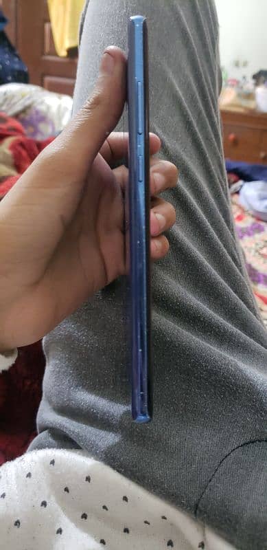 I AM SELLING MY SAMSUNG NOTE 8 1