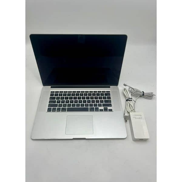 Macbook pro 17 inch mint condition 0