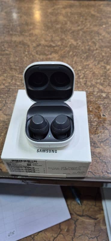 Brandnew Samsung Galaxy Buds FE (Graphite) 9