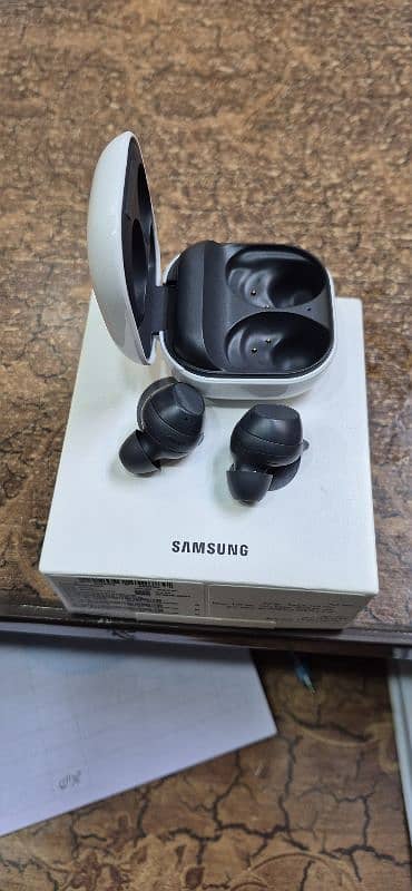 Brandnew Samsung Galaxy Buds FE (Graphite) 10