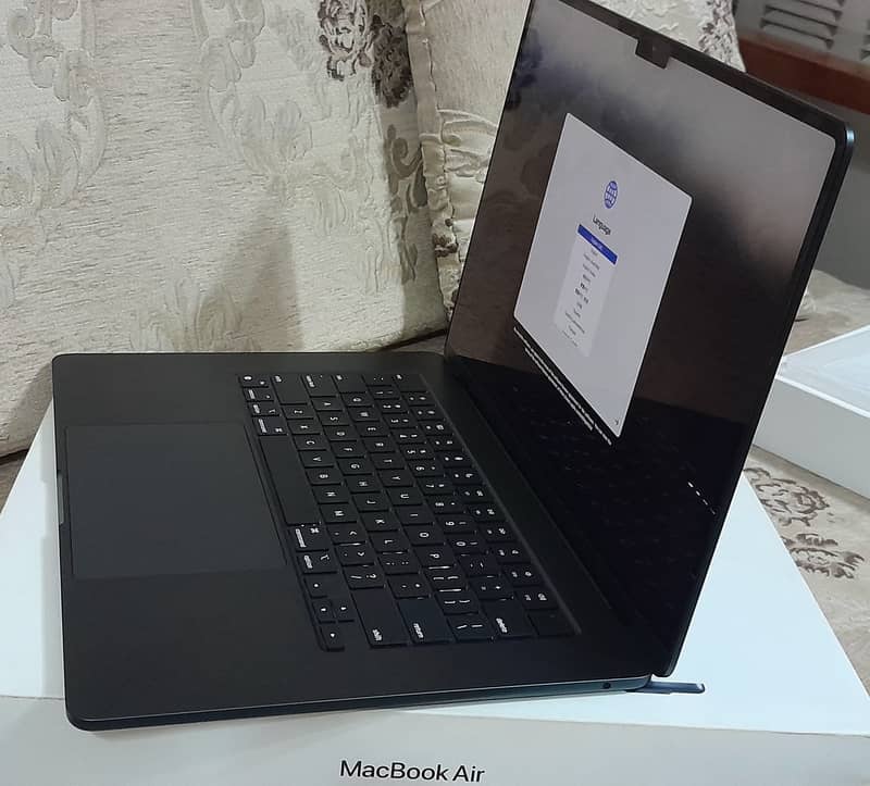 Orignal MacBook Air M2 8/256 GB 15 Inch 11