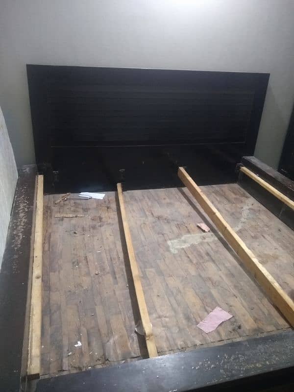 heavy wood bed. without mattress in cheap price 0