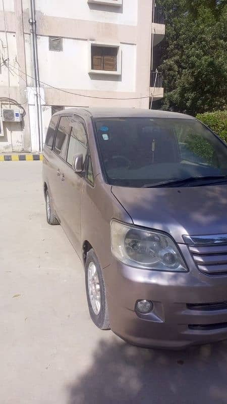 Toyota Noah 2004 0