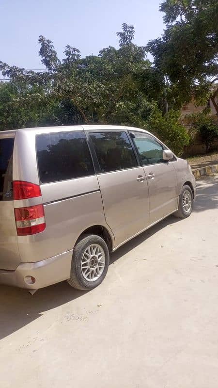 Toyota Noah 2004 2