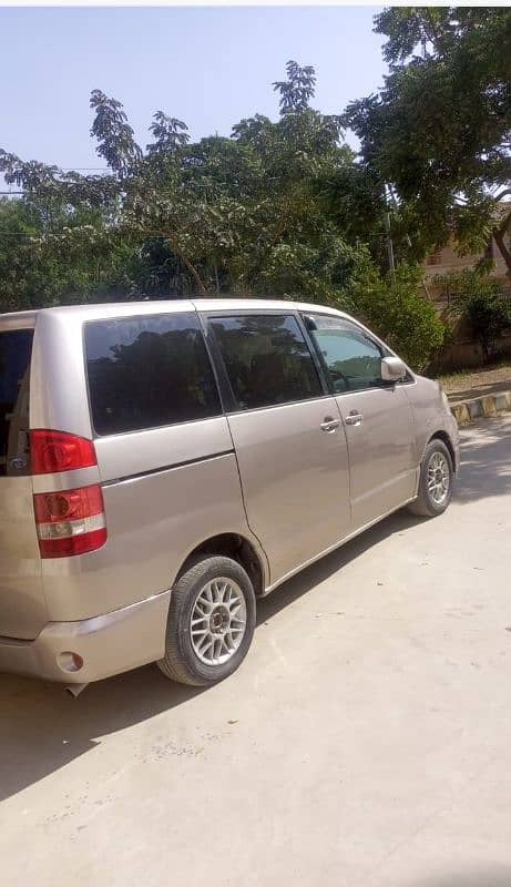 Toyota Noah 2004 5