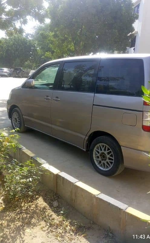 Toyota Noah 2004 7