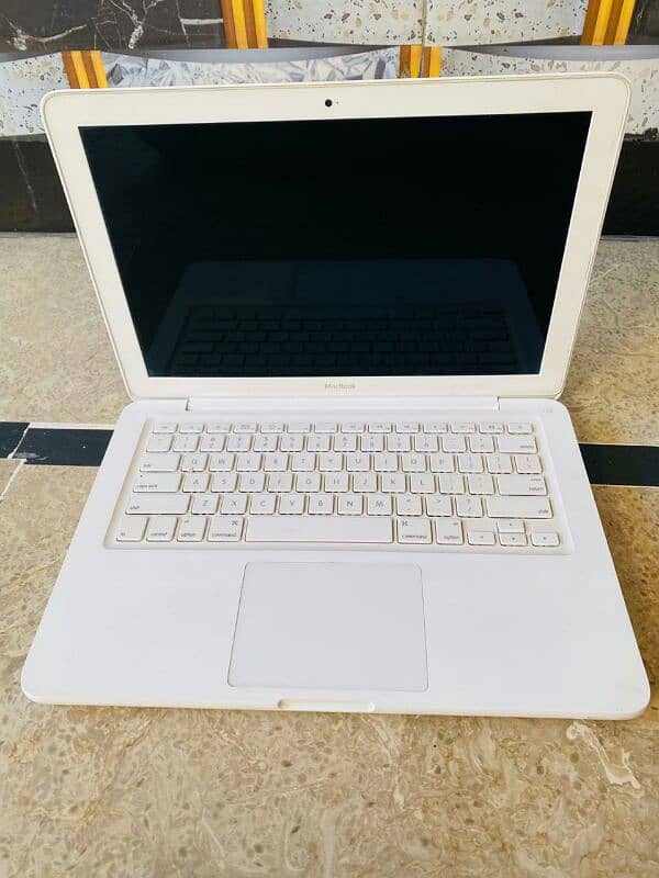 MACBOOK 2009 1