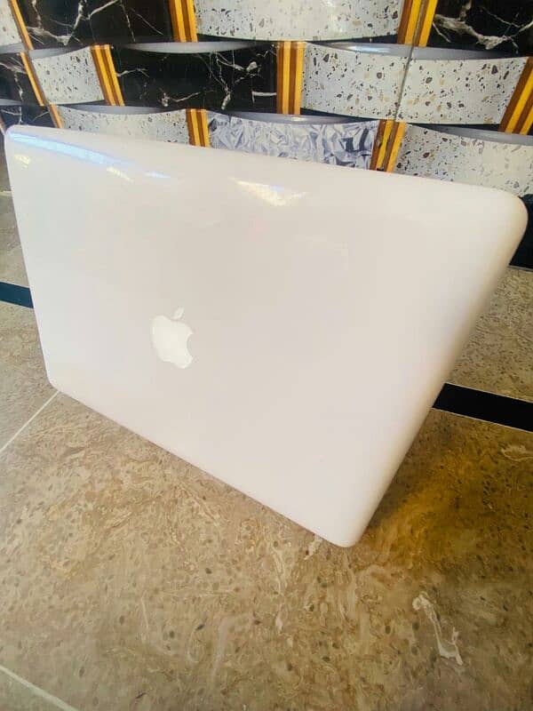 MACBOOK 2009 5