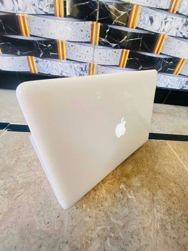 MACBOOK 2009 6