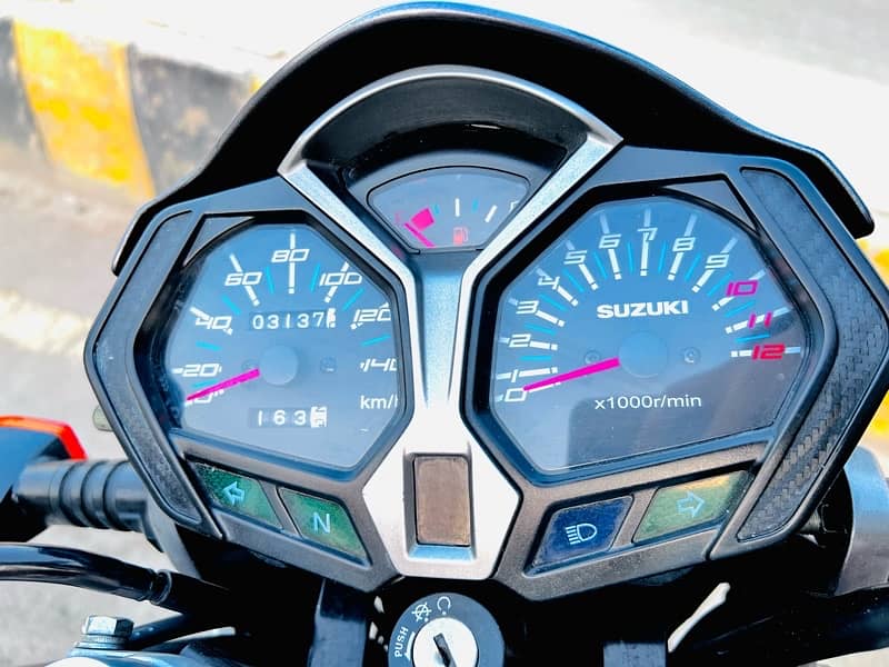 suzuki gsx 125 brand new condition excellent bike 2