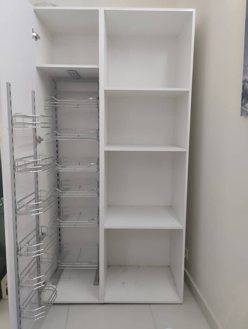 Kitchen cabinet with tall unit 4