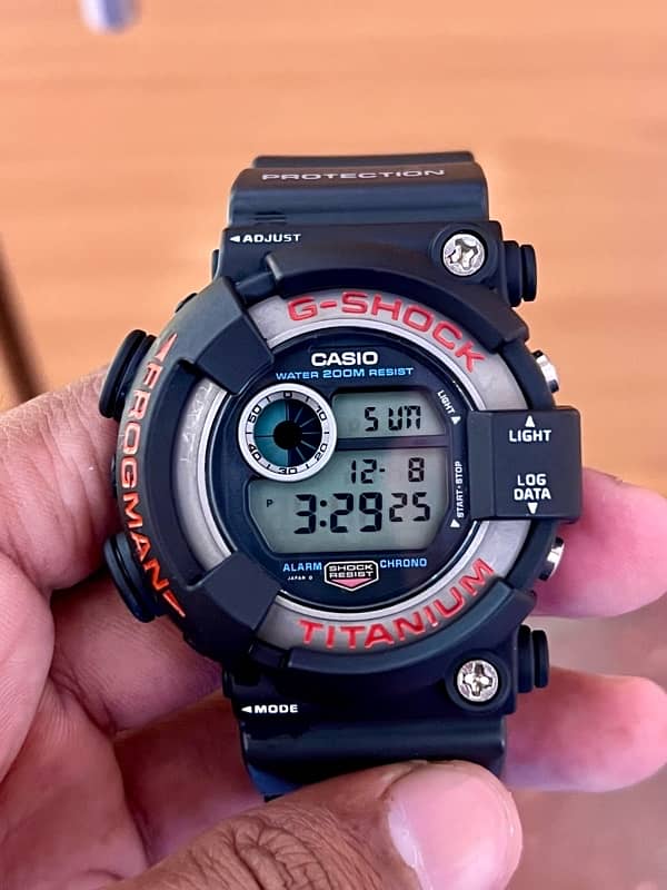 Casio G-Shock DW-8200-1A Frogman 3