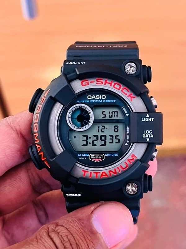 Casio G-Shock DW-8200-1A Frogman 4