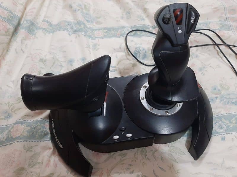 Thrustmaster T Flight HOTAS ( Joystick / Throttle / Yoke ) 1