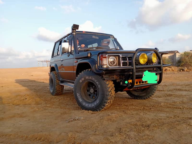 Mitsubishi Pajero 1990 6