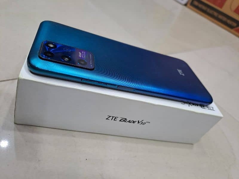 ZTE BLADE V30 0