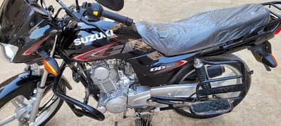 24 modl Suzuki 110 Karachi number first owner cplc clear transfer mast