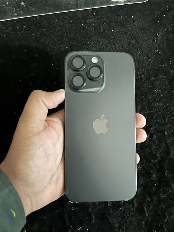 i phone 15 pro max black titanium 1