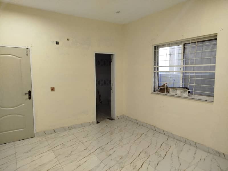 Beautiful 9 Marla Lower Portion Mohafiz Town Phase 2 Near Audit & Accounts, Valencia, Defence Road lahore 4