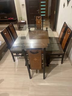 dining table in good condition (negotiable price)