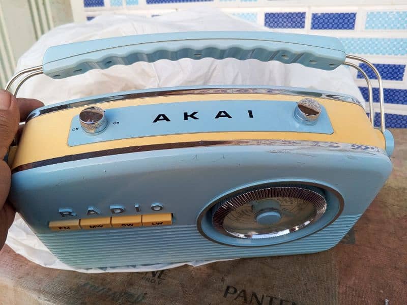 Radio Akai 4 band 3