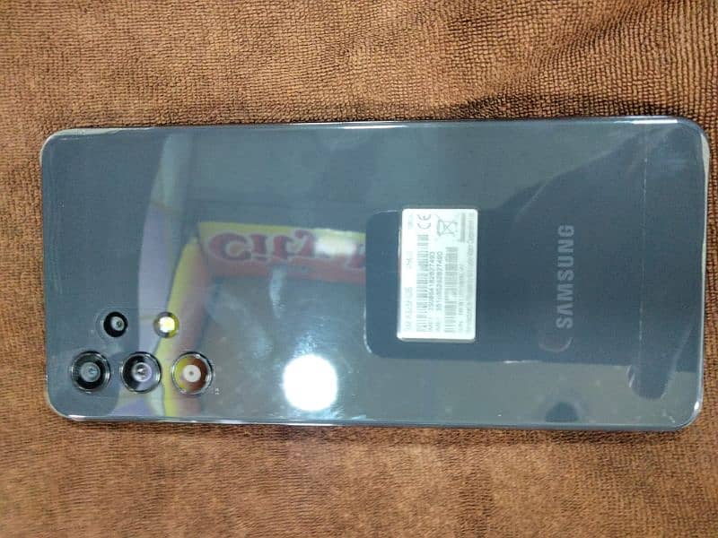 Samsung a32 condition 10/10 total original box charger sath hai 0