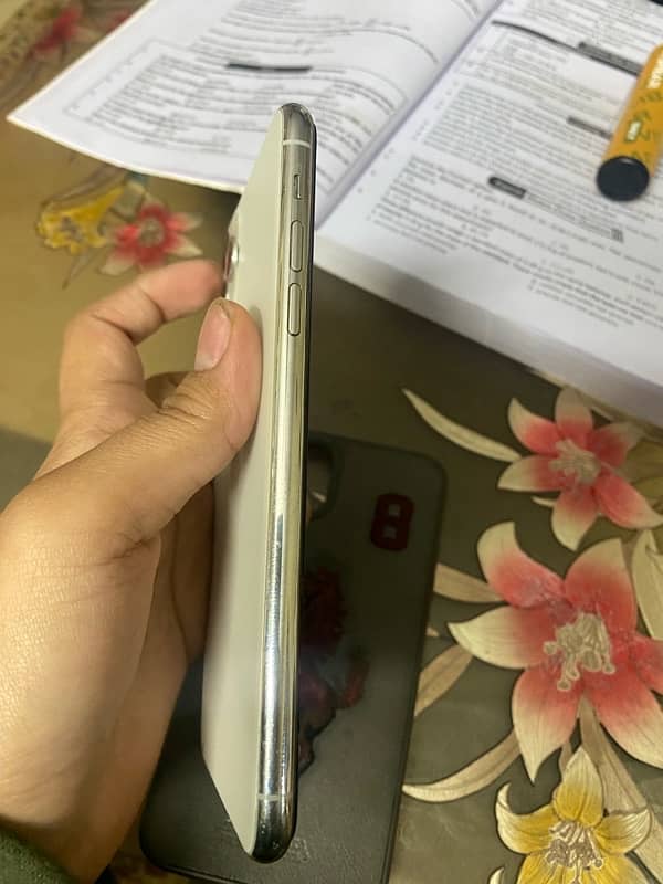 iphone 11 pro max 5