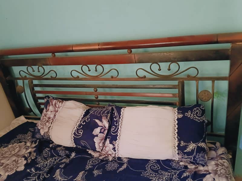 iron bed 0