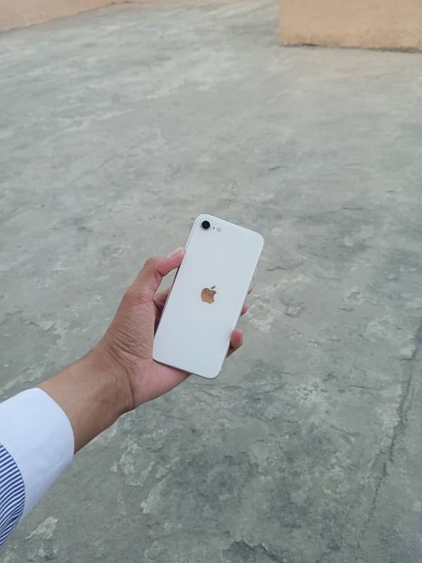 iPhone se 2020 White clr for sale 0