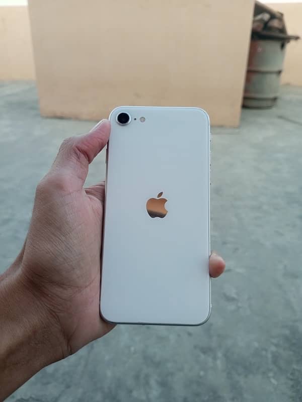 iPhone se 2020 White clr for sale 1