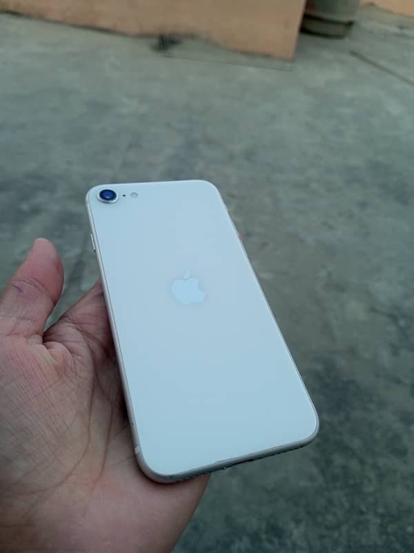 iPhone se 2020 White clr for sale 4