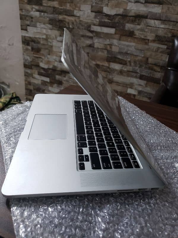 MacBook Pro 2015 , Core i7, 16GB Ram, 256SSD,Condition 10/10 1