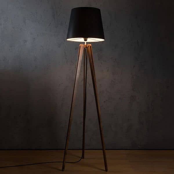 PERGEL Tripod Floor Lamp – A Statement of Modern Style and Function wo 0