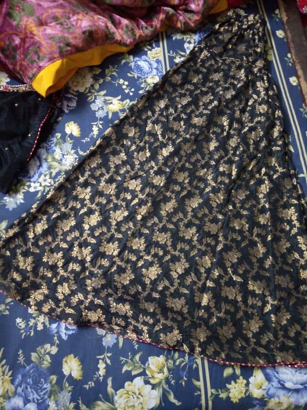 its a shirt with full of Karai work flapper and dupatta 7