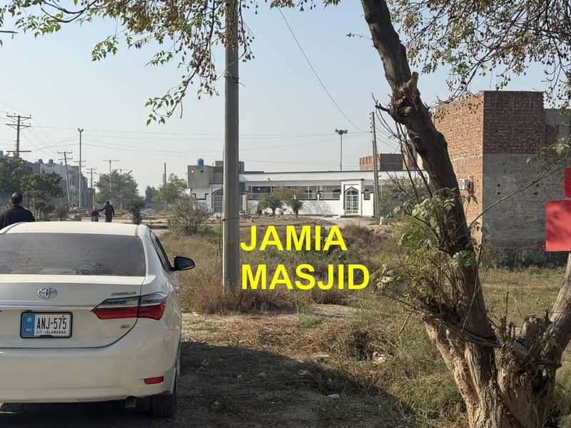 ONE KANLA PLUS PLOT FOR SALE IN GAS COLONY SATIANA ROAD 4