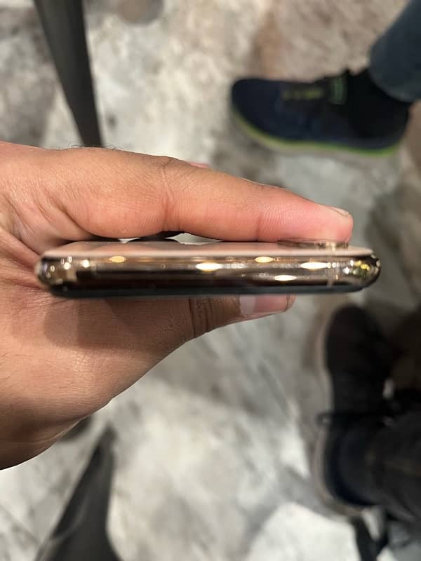 iPhone XS 64 GB Pta proved 4