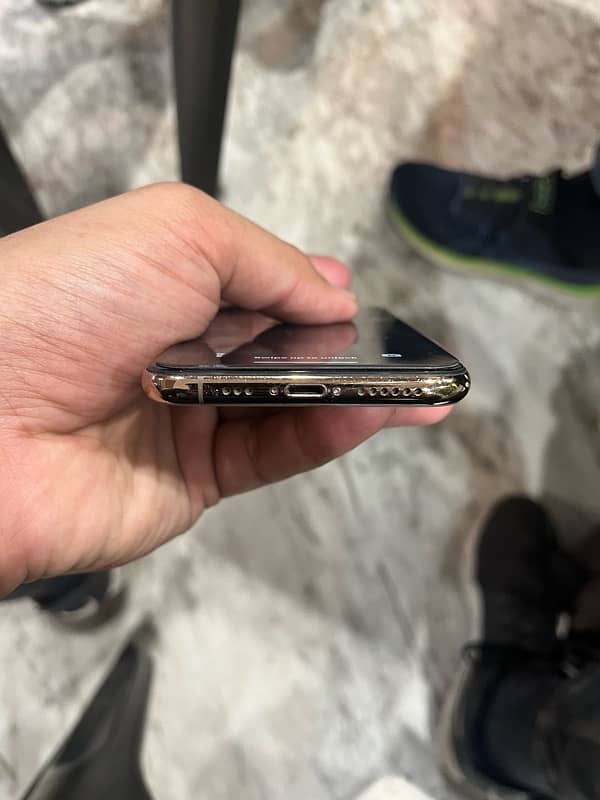 iPhone XS 64 GB Pta proved 5