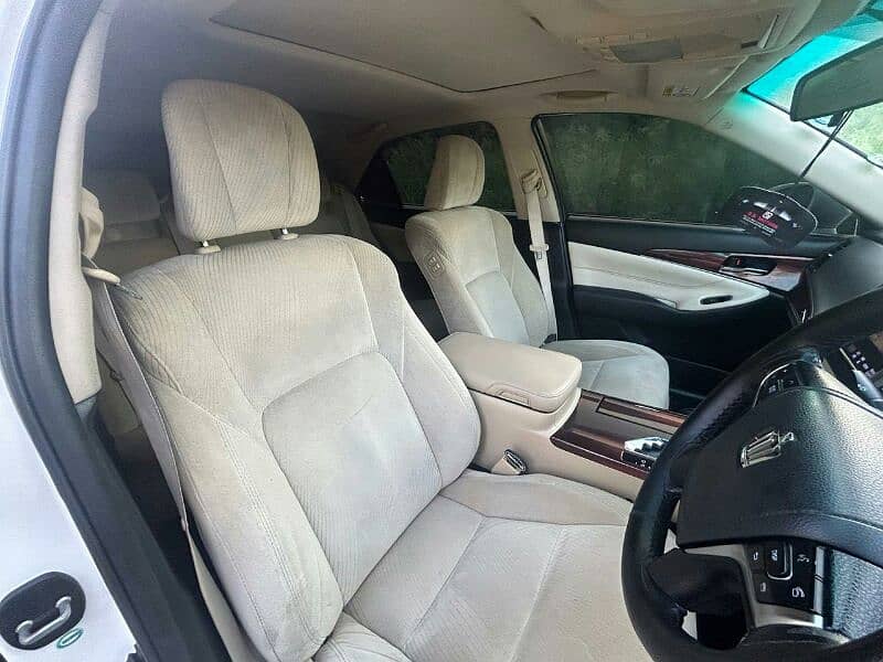 Toyota Crown 2014 Royal Saloon G 9