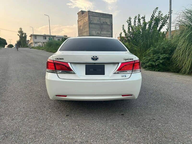 Toyota Crown 2014 Royal Saloon G 17