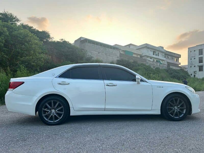 Toyota Crown 2014 Royal Saloon G 18