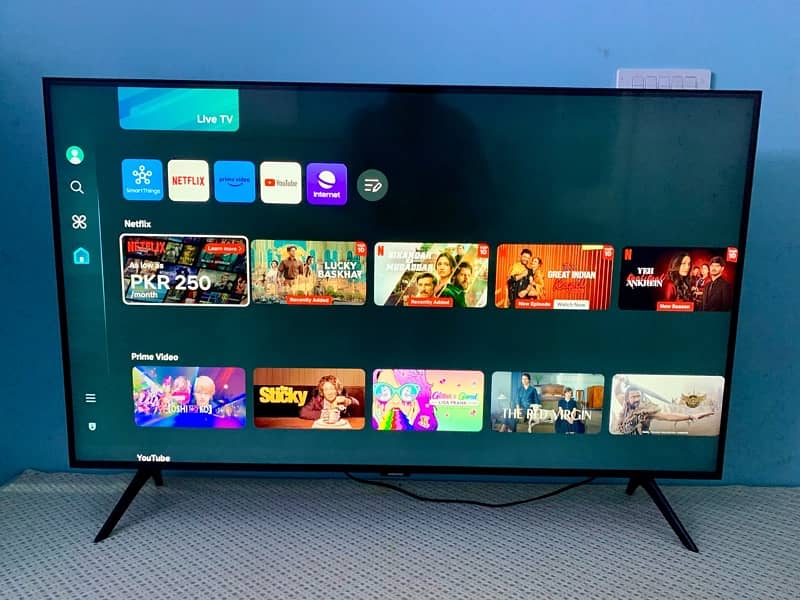 Samsung 43” Crystal UHD 4K HDR TV 1